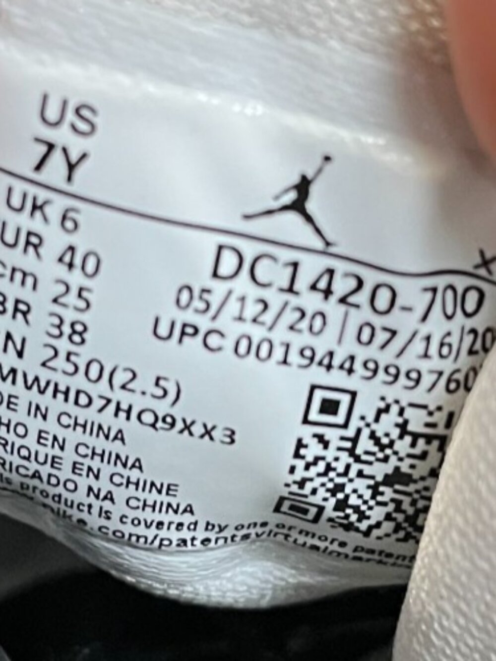 Nike Air Jordan 1 Mid SE Boys Size 7Y Gold White Black Athletic Shoes Sneakers‎ - Picture 12 of 13